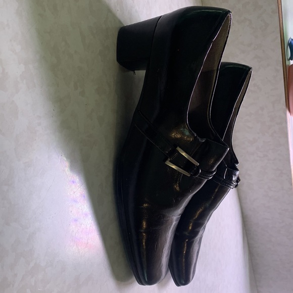 Black patent dress shoes. Size 9. SoftMoc - Picture 2 of 5